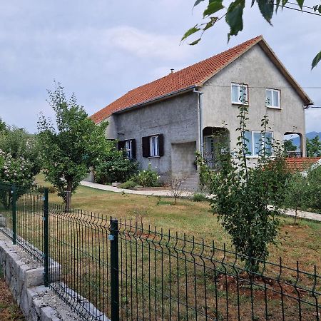 Apartman Lana Kijevo Bagian luar foto