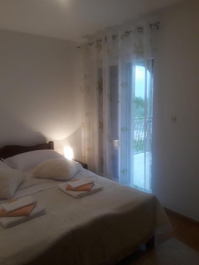 Apartman Lana Kijevo Bagian luar foto